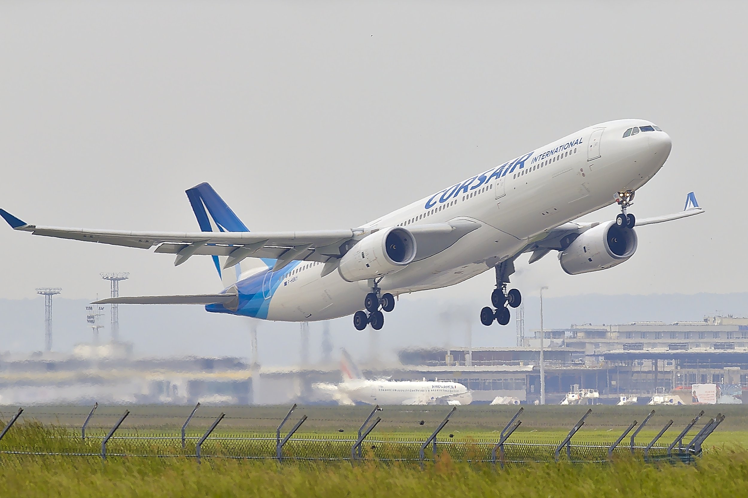 TSA cargo plane on runway representing TSA approved air cargo warehousing